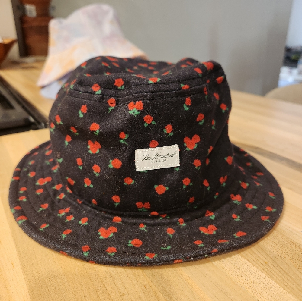 The hundreds rose bucket hat